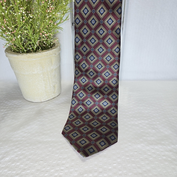 Gant Limited Edition Silk Red and Blue Diamond Pattern Tie Euc - Picture 1 of 6